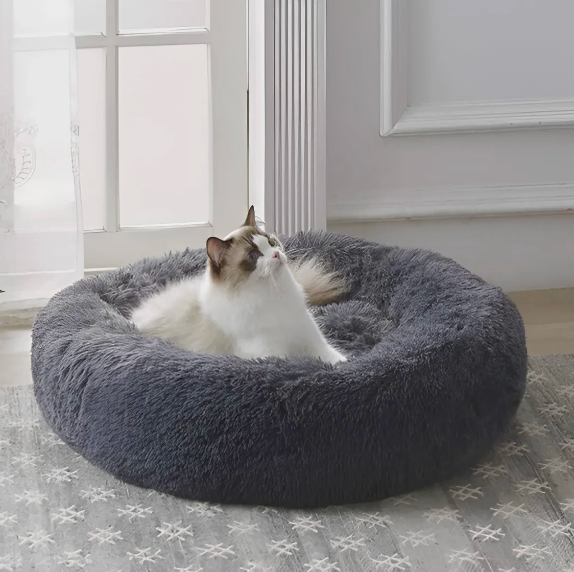 ComfyPets Deluxe Round Smaller Pet Bed – Warm and Plush for Cats & Dogs